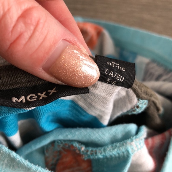 Mexx Hooded T-shirt size CA 5-6 (fit is closer to 3-4) - Picture 3 of 4